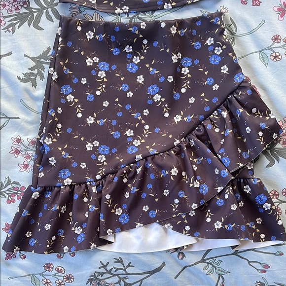 Boohoo Black and Blue Ruffled Wrap Mini Skirt Set (6) - Picture 3 of 10